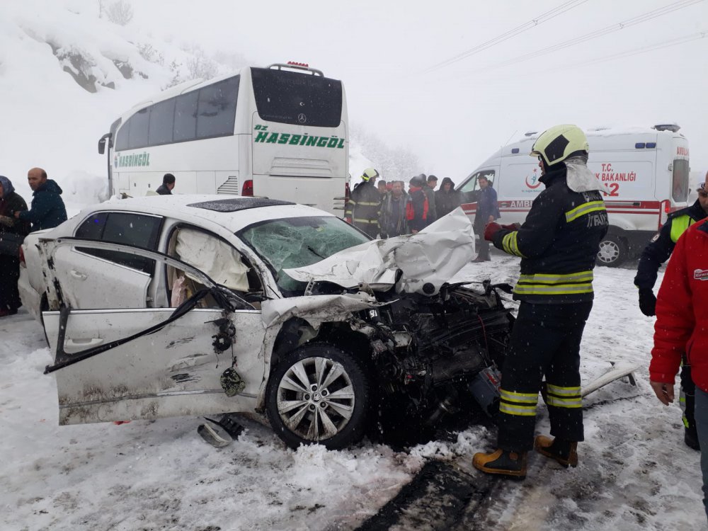 TRAFİK KAZASI: 1 ÖLÜ 10 YARALI