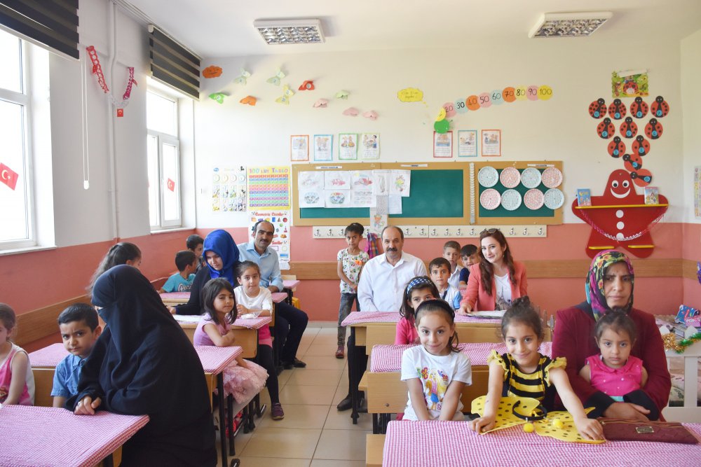 ÖĞRENCİLER KARNE HEYECANI YAŞADI