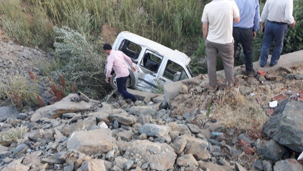 TRAFİK KAZASI:1 ÖLÜ, 2 YARALI