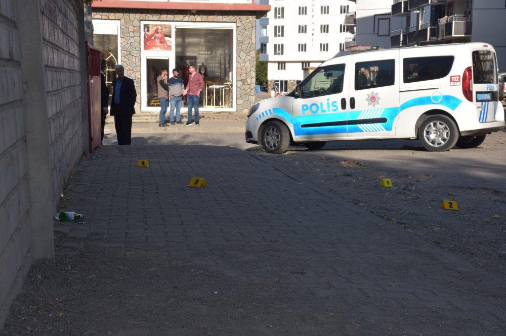 YOLDA YRYEN ALEYE SLAHLI SALDIRI: 1 YARALI