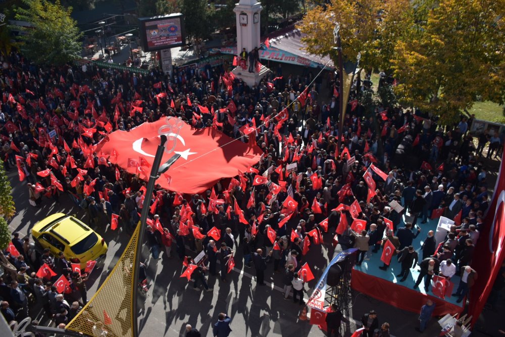 BİNLER, TÜRKKAN`I PROTESTO ETTİ