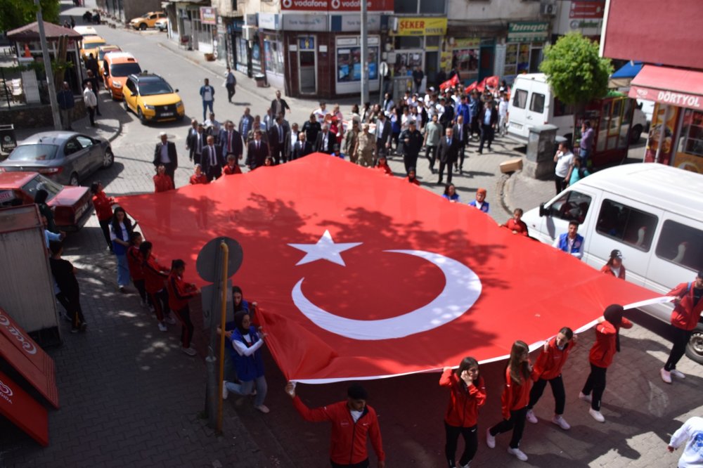 19 MAYIS COŞKUYLA KUTLANDI