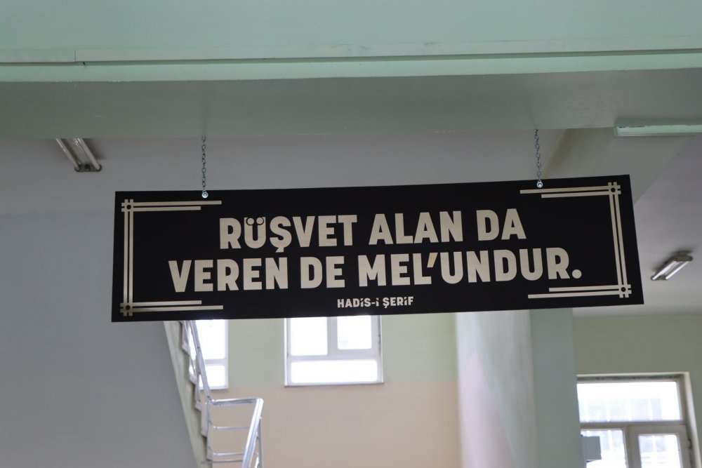 RÜŞVET ALAN DA VEREN DE MEL`UNDUR!