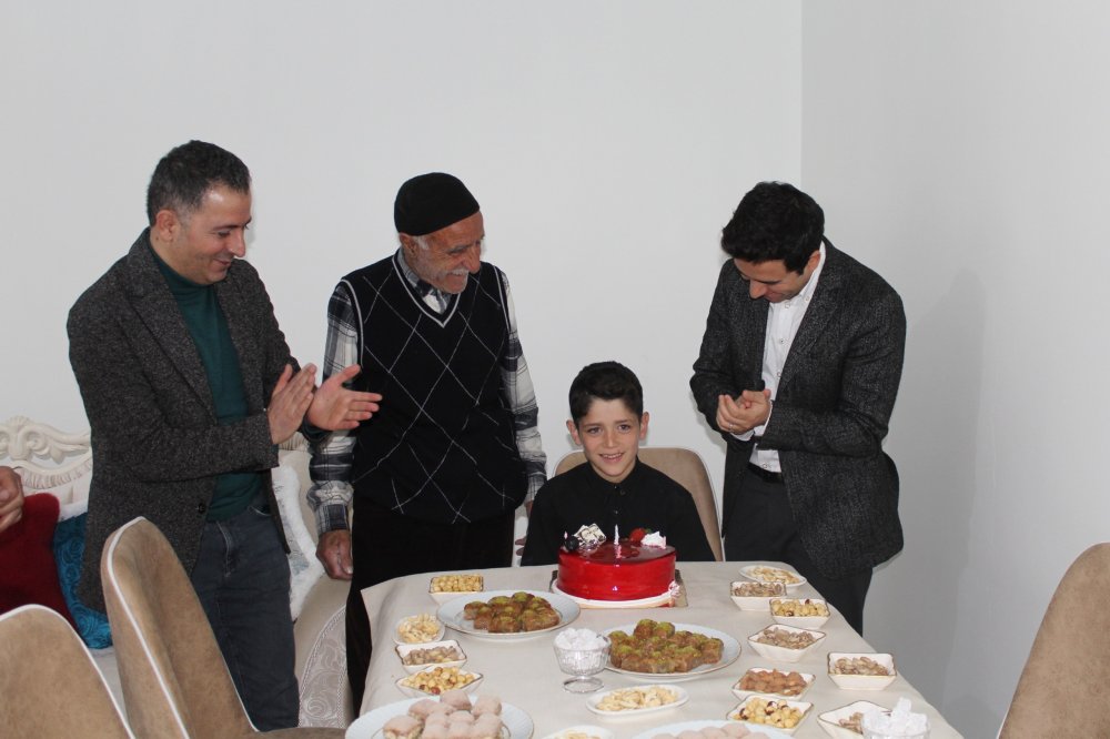 KAYMAKAM GÜZEL`DEN ŞEHİT AİLESİNE DOĞUM GÜNÜ SÜPRİZİ