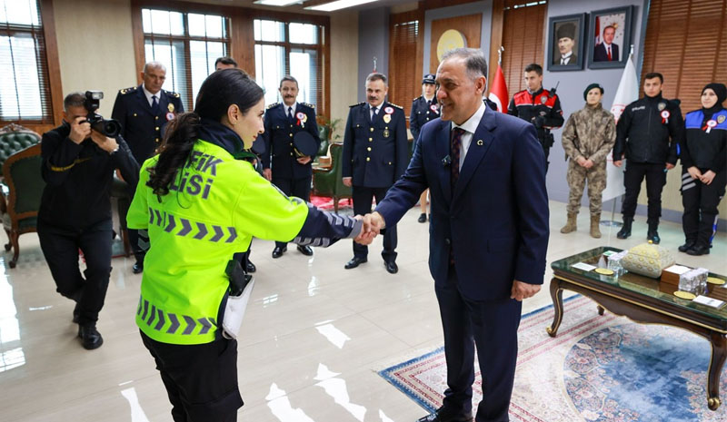 POLİS HAFTASI`NDA VALİ USTA`YA ZİYARET