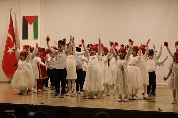 MİNİK KALP`LERİN   KUR`AN   SEVİNÇİ