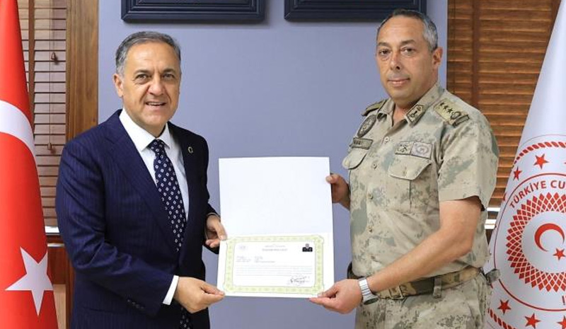 20 YILLIK CİNAYETİ ÇÖZEN EKİBE BAŞARI BELGESİ VERİLDİ