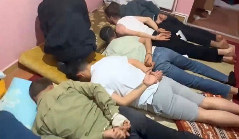 POLİSTEN UYUŞTURUCU BASKINI