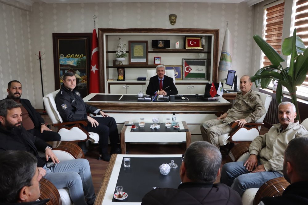 TAKSİCİLERİN SORUNLARI İÇİN TOPLANDILAR!