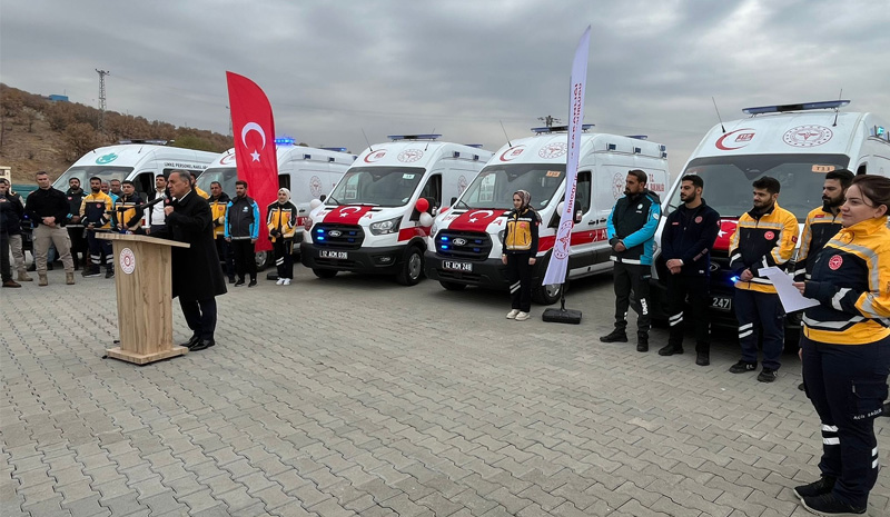 BİNGÖL`E 5 YENİ AMBULANS VE 2 UMKE ARAÇI