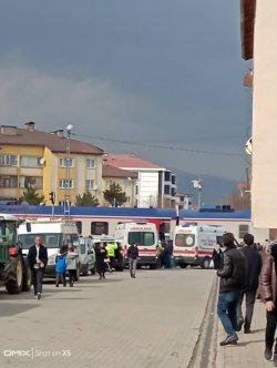 HEMZEMİN GEÇİTTE FACİANIN EŞİĞİNDEN DÖNÜLDÜ: 3 YARALI